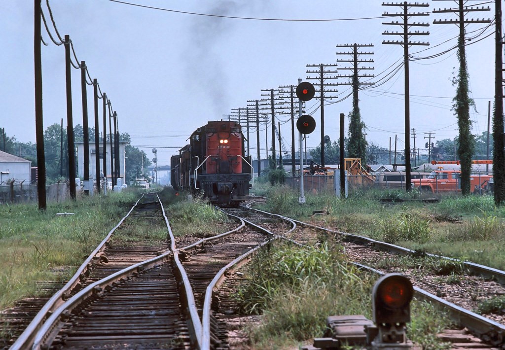 Southern Pacific's RS11 #2900 Crawls Suspect Tracks in Houston!