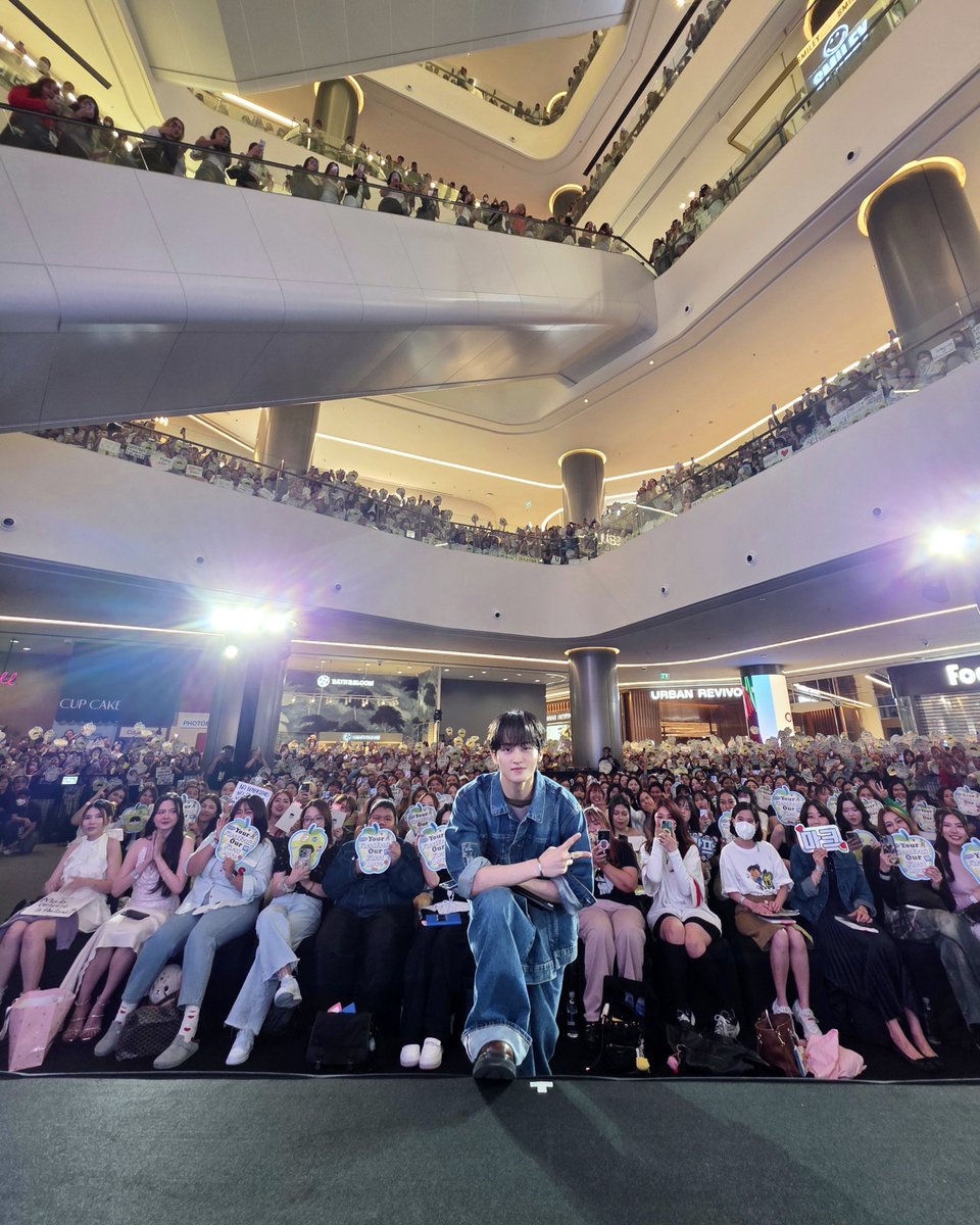 Thailand's Overflowing Love: A Cultural Shift or Tourist Trap?