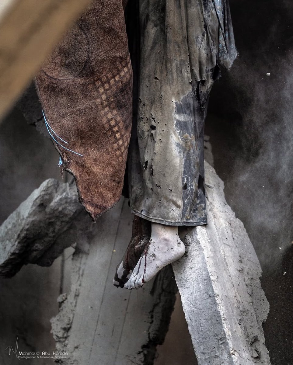 Tragedy Strikes: Family Obliterated in Gaza Airstrike - Shocking Aftermath!