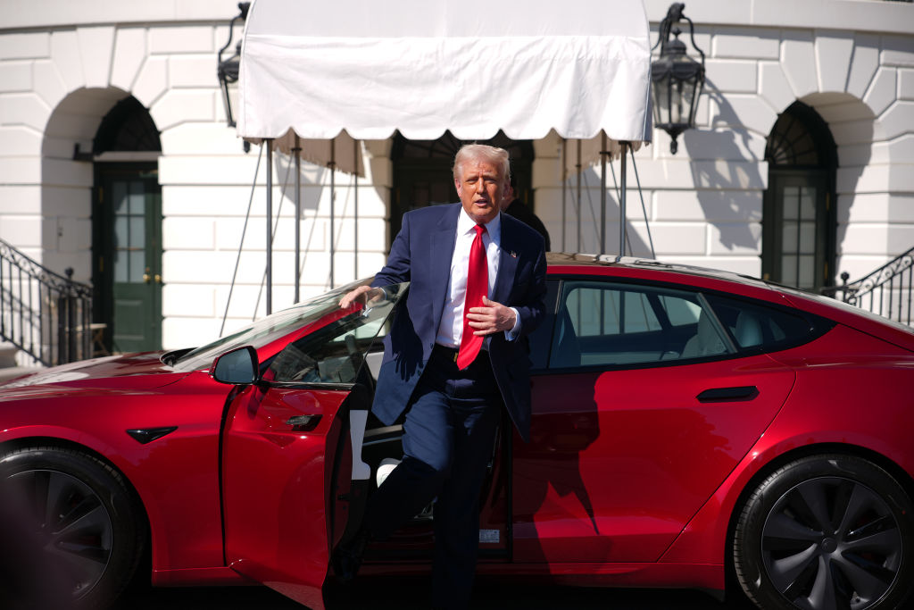 Trump Shockingly Ditches Tesla, Sparks Elon Musk Feud!