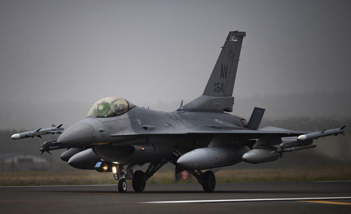 Ukrainian F-16 Shot Down by Russia: Pilot Captured!