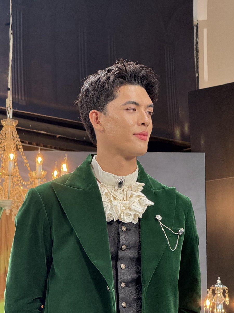 Why Are They Staring Like That? Shocking GrabFood Moment Revealed!