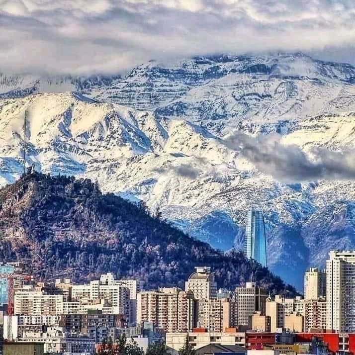 "¡Polémica en Chile! La Blanca Montaña y la división nacional"  

LaUnionHaceLaFuerza NO LA Divisíon  

Kast🇨🇱 Kaiser🇨🇱 PorChile🇨🇱
