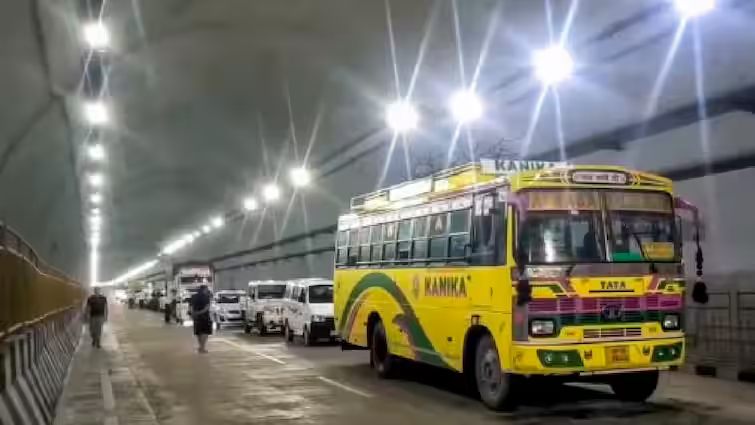 Breaking: 300 Tourists Trapped in Himachal Tunnels After Landslide!