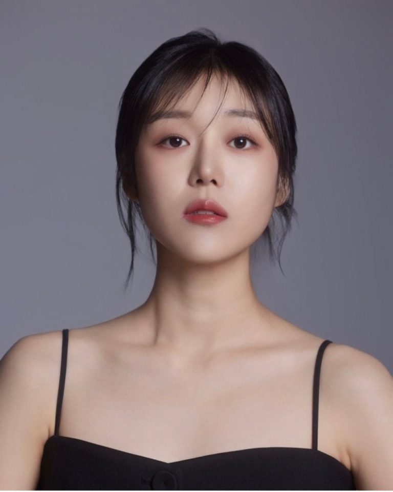 Death - Obituary News: Kang Seo Ha, Beloved Actress, Dies at 31  
Tragic Loss: South Korean Star Fights Stomach Cancer