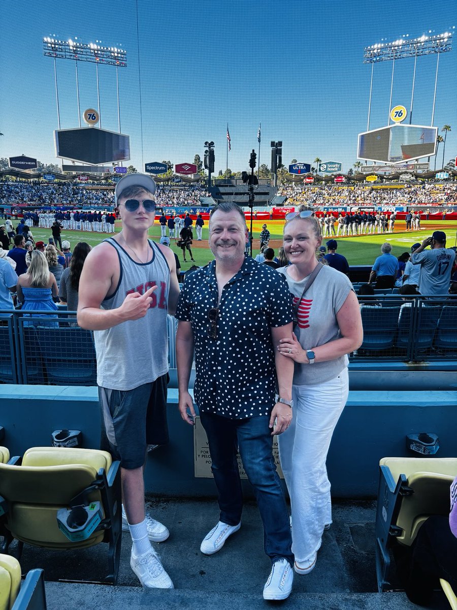Dodgers Stadium Streaking: Beer Guy Sparks 249th Bash Chaos!