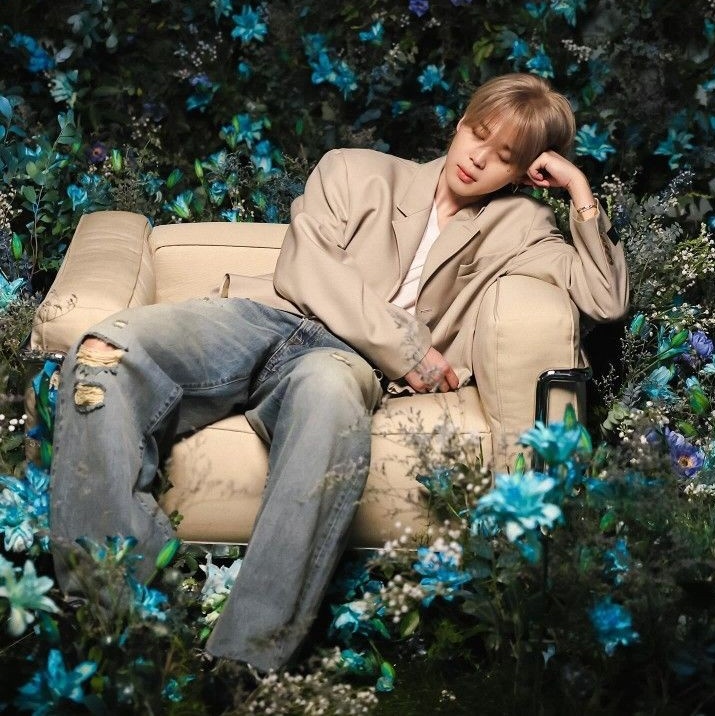 Jimin Shatters Records: First Asian Soloist with 50 Weeks!