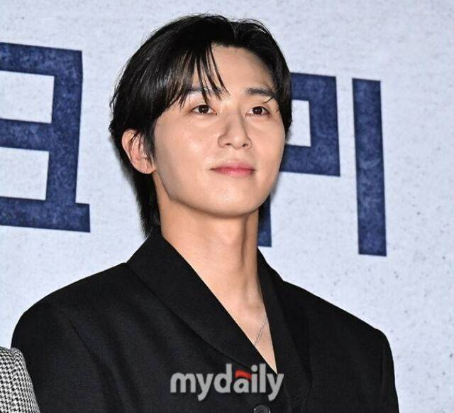 Park Seo Joon's New Role: A Dark Descent into Crime!