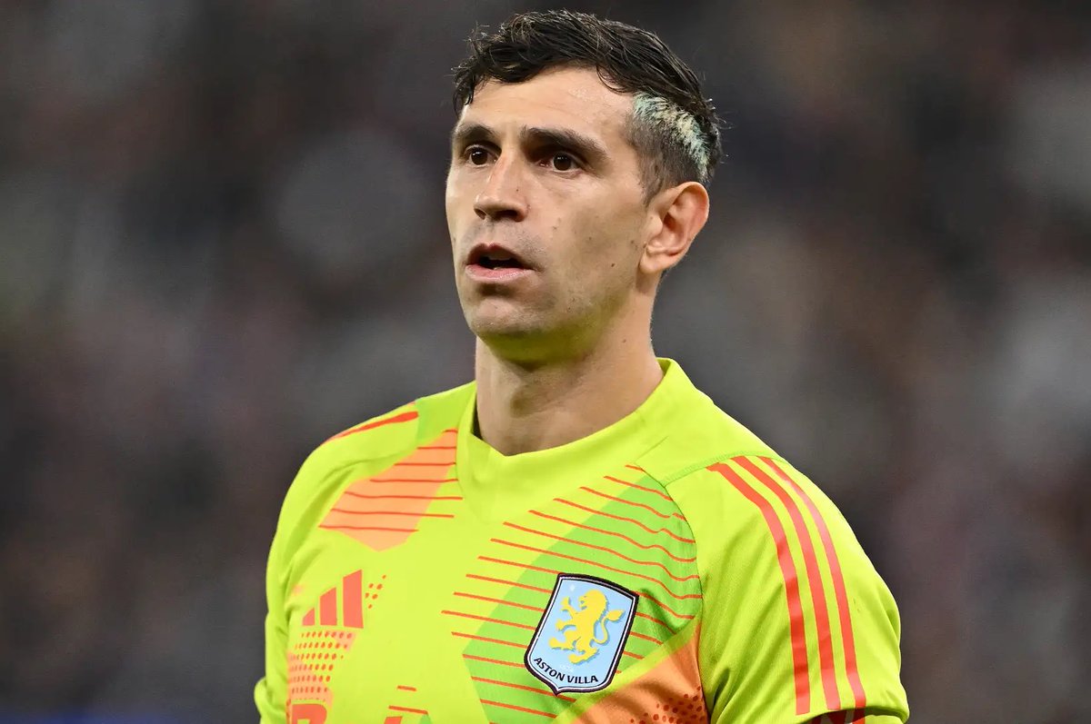 🚨 Shocking Transfer: Martínez to Unite with Manchester United? —  Emiliano Martínez transfer news, Manchester United player negotiations, Aston Villa transfer update