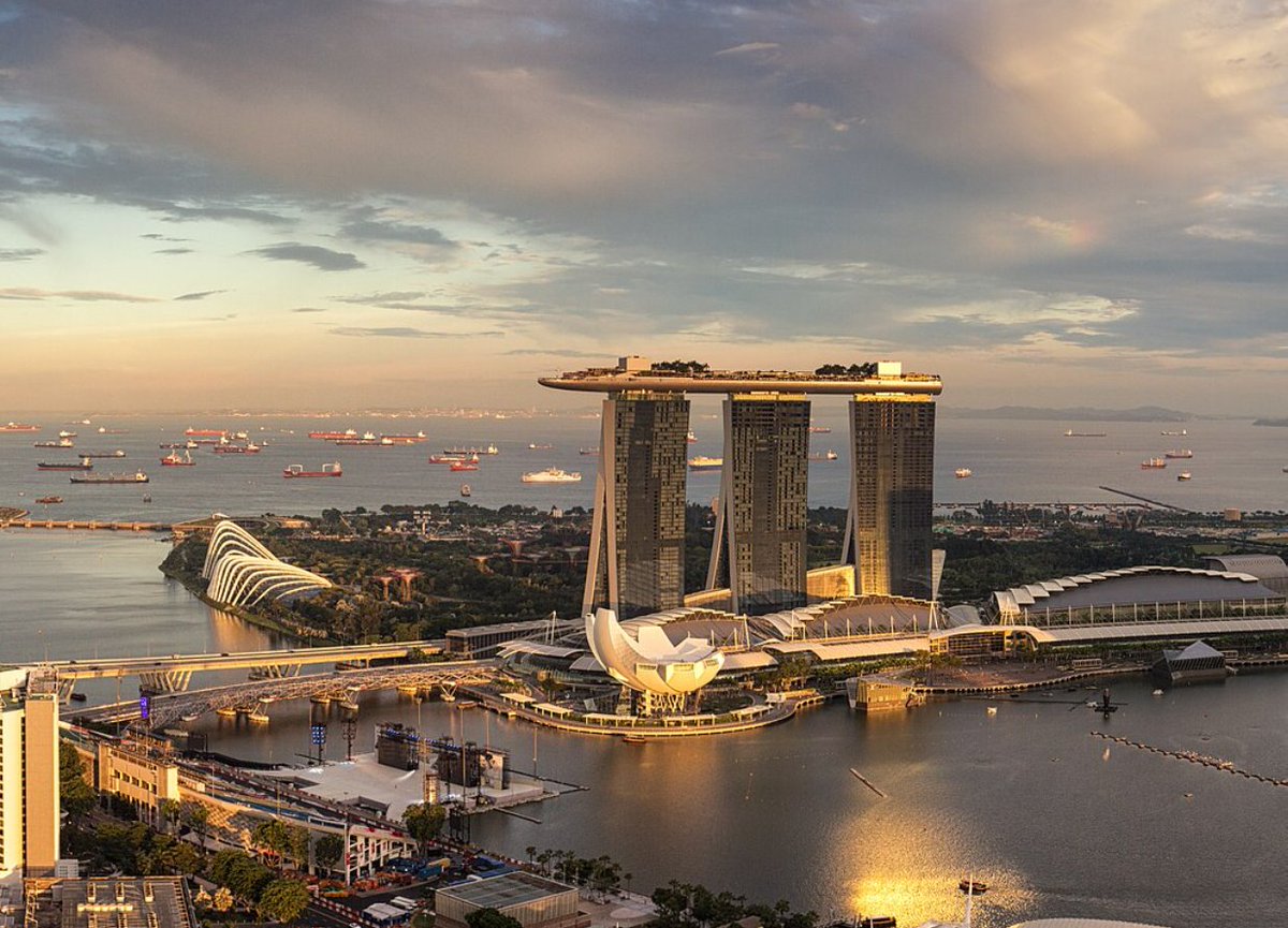 Singapore's Economy Soars 4.3%: What's the Real Secret? —  Singapore economic growth 2025, Q2 GDP growth Singapore, Singapore economic outlook 2025