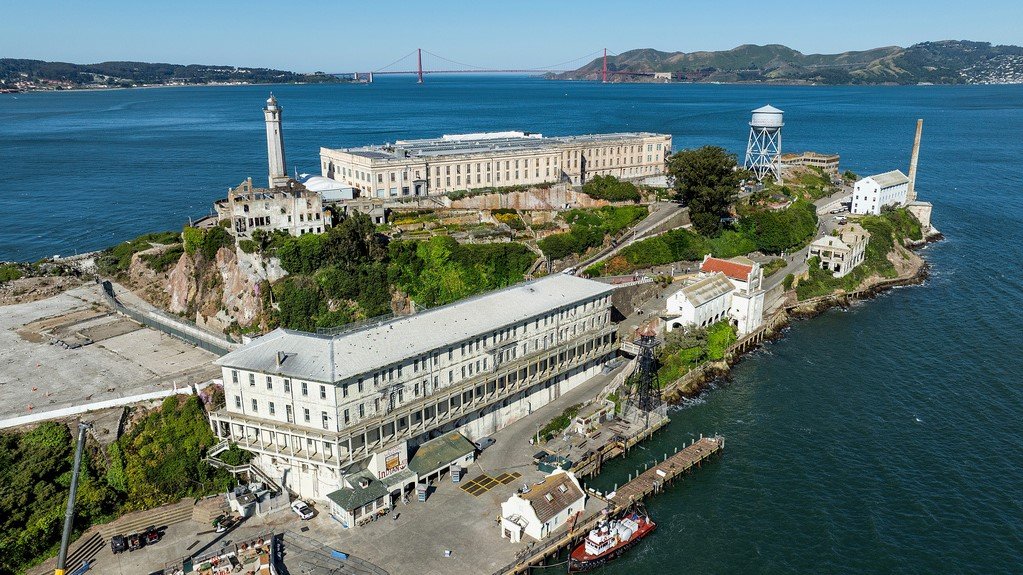 Trump's Alcatraz Plan: $2B vs. Fed's HQ Renovation! —  Alcatraz Island revival cost, Trump infrastructure plan 2025, government renovation budget comparison