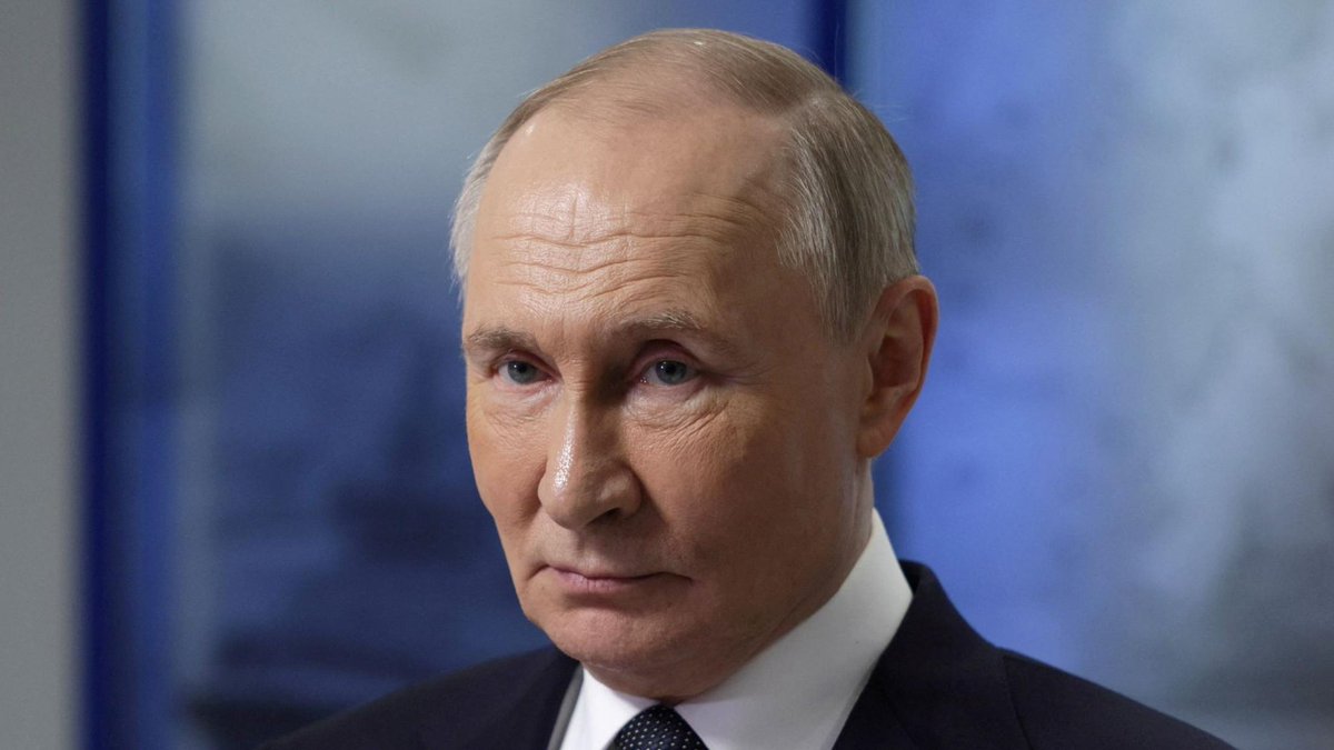 Putin Claims Trump Could Have Prevented Ukraine War! —  Putin Trump Ukraine conflict, US Russia relations 2025, geopolitical tensions analysis