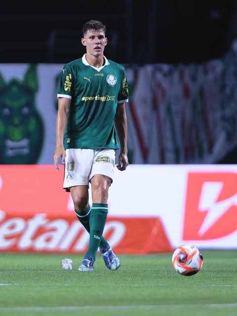 Arsenal Eyes 6'6" Palmeiras Defender—Game Changer? —  Arsenal transfer news, Luiz Benedetti scouting report, Palmeiras player profile