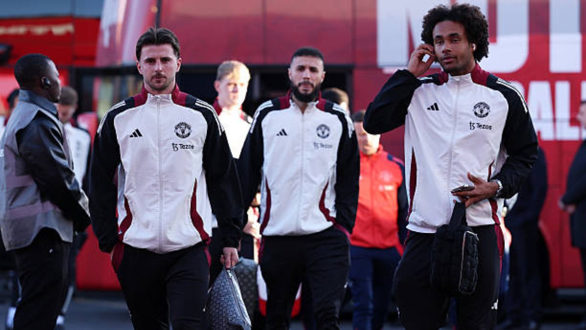Breaking: MUFC Abandons Pre-Match Arrival Tradition! —  Manchester United matchday policy changes, Erik ten Hag management style, Old Trafford arrival times 2025