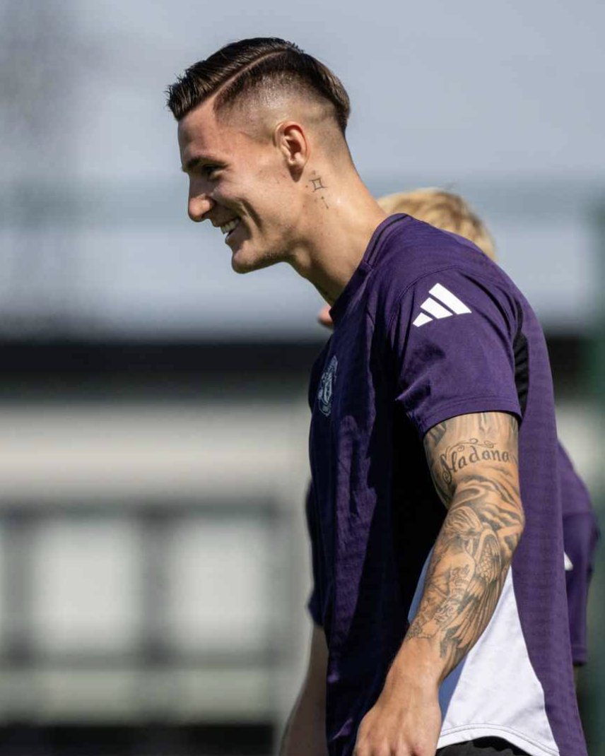 🚨 JUST IN: Football's Loyalty Clash—Money vs. Integrity! —  Bruno Fernandes transfer news, Benjamin Sesko salary comparison, Manchester United player loyalty