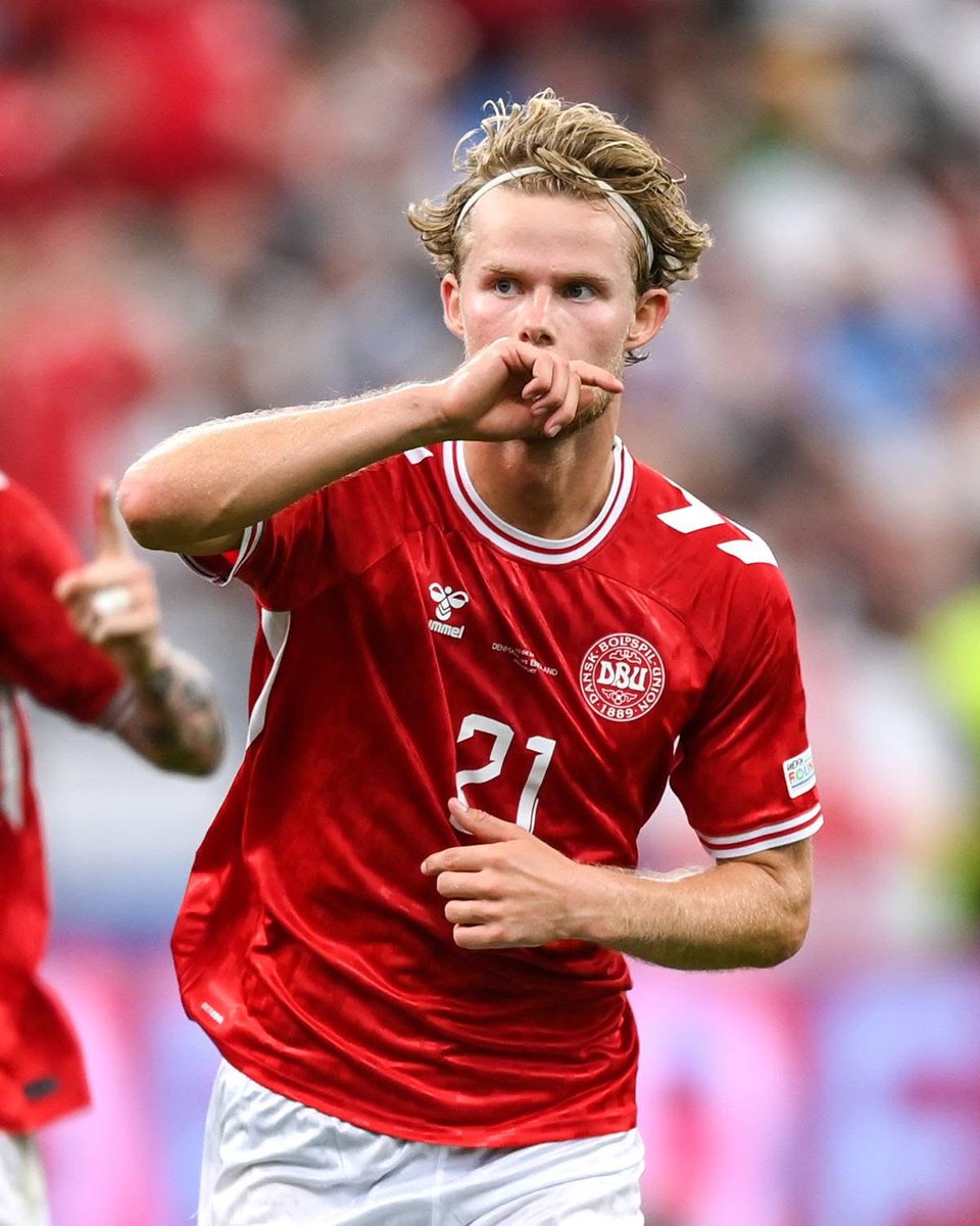 Manchester United's Shocking £50m Bid for Hjulmand! —  Manchester United transfer news, Morten Hjulmand scouting report, cheap midfielders for Premier League 2025