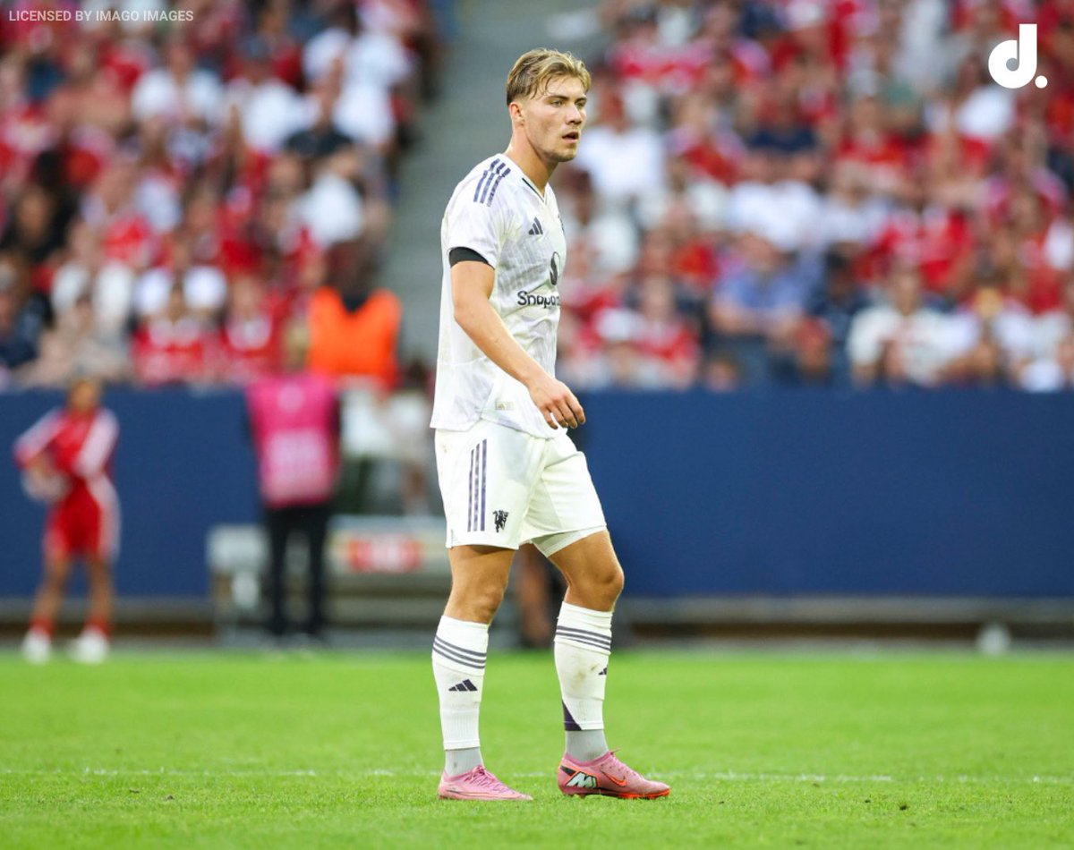 🚨 Napoli Push for Højlund: A Shocking Twist Ahead? —  Rasmus Højlund transfer news, Napoli Manchester United negotiations, Serie A player contracts 2025