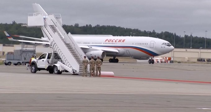 Putin Shocks World: Surprising Alaska Summit with Trump! —  Putin Trump summit news, Alaska US military base visit, international relations 2025
