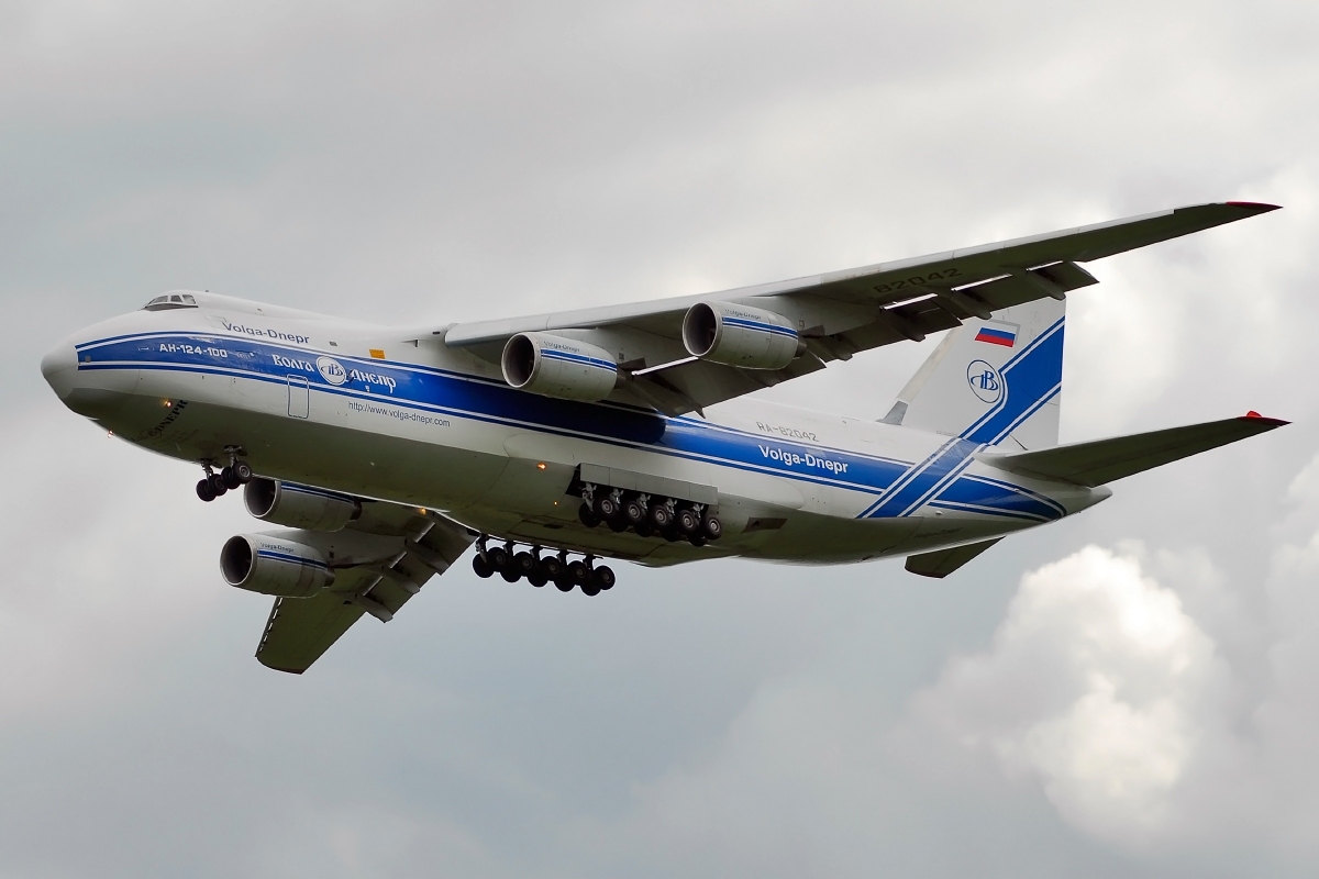 Russian Cargo Planes Land at Iranian Military Bases! —  Russian military aircraft landings, Iran military airbase news, Hamadan airport updates