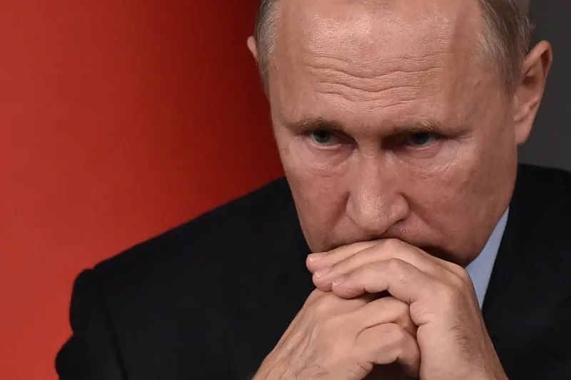 Russia's Budget Crisis Deepens: Are Sanctions to Blame? —  Oil revenue crisis Russia, Budget deficit 2025, Moscow spending cuts