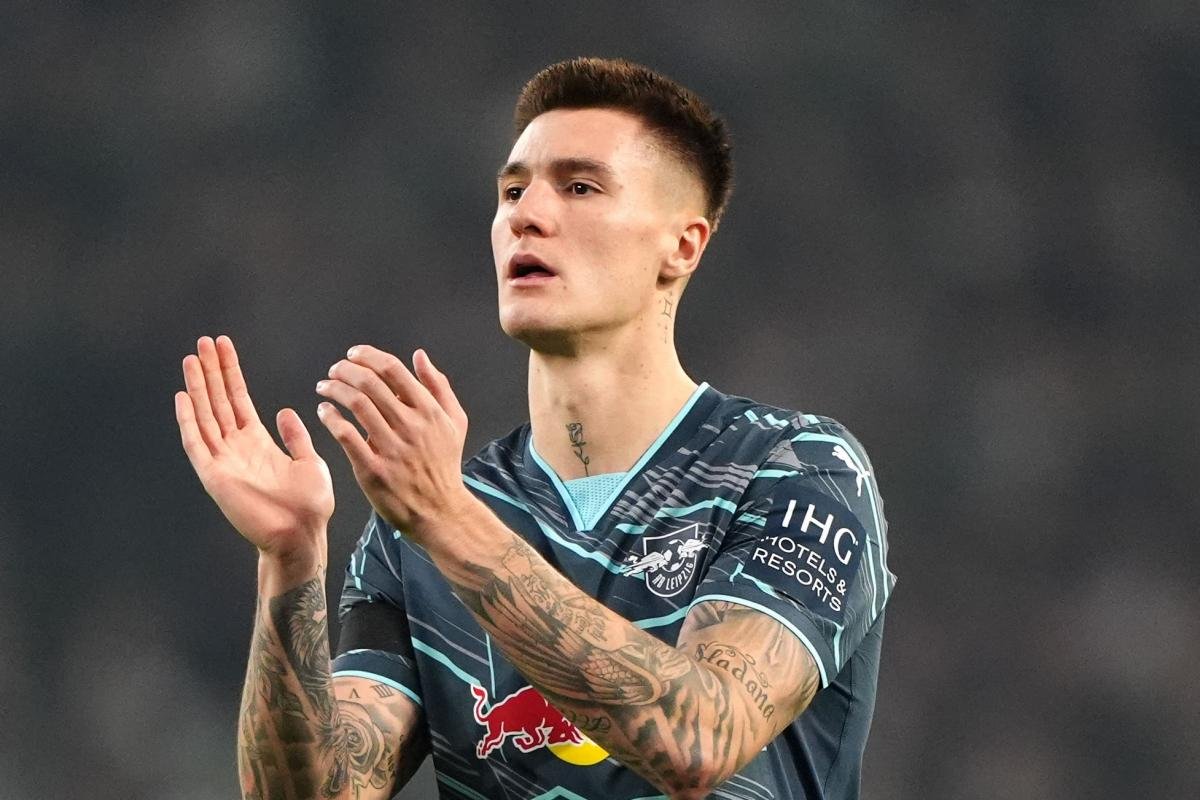 Šeško Chooses United: Shocking Turn in Transfer Saga! —  football transfer news, Manchester United latest updates, Šeško contract news 2025