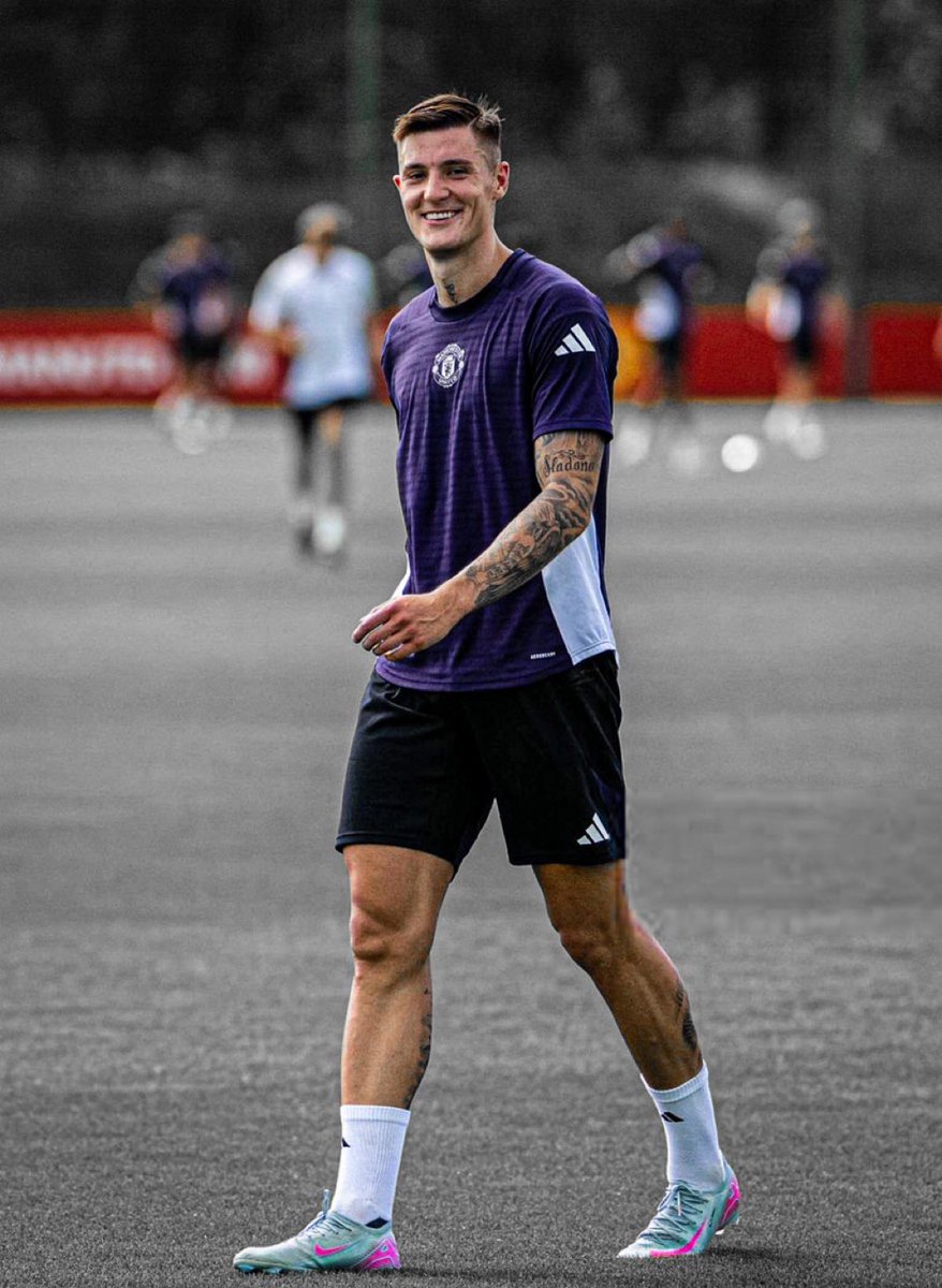 Šeško’s Relentless Work Ethic: Is He Too Obsessed? —  high work ethic in sports, exceptional athlete dedication, training discipline in football