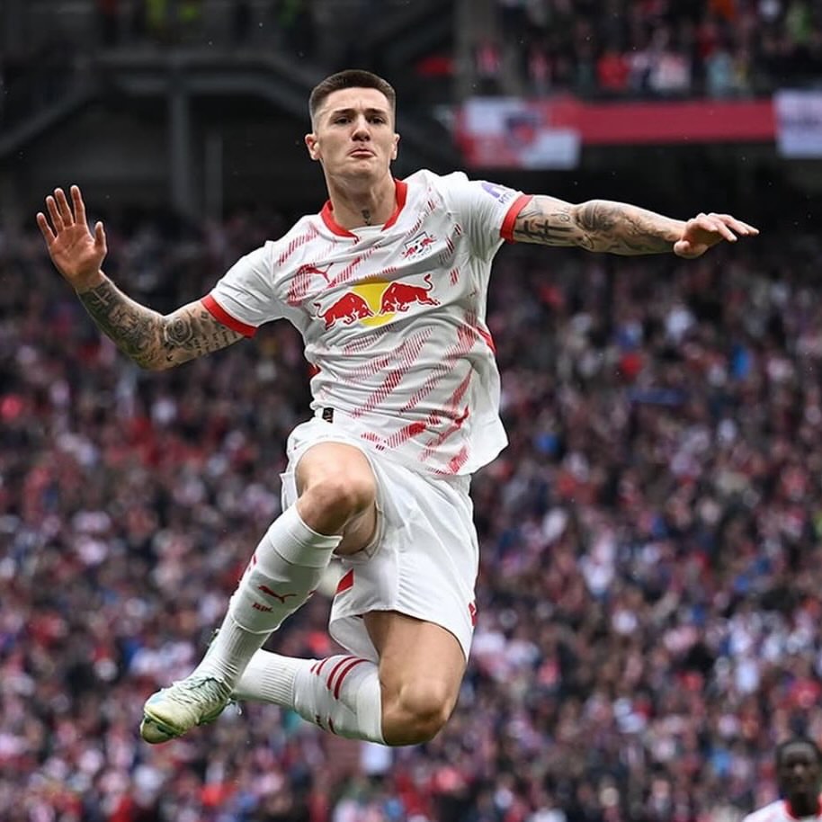 Shock Move: Sesko Chooses United Over Newcastle, Waiving Salary!