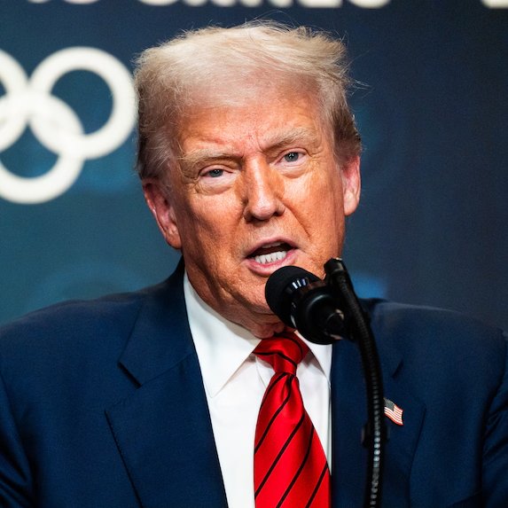 Trump's Shocking Bid to Stop Socialist Rise in NYC! —  Trump NYC mayoral intervention, Andrew Cuomo campaign strategy, 2025 election socialism debate