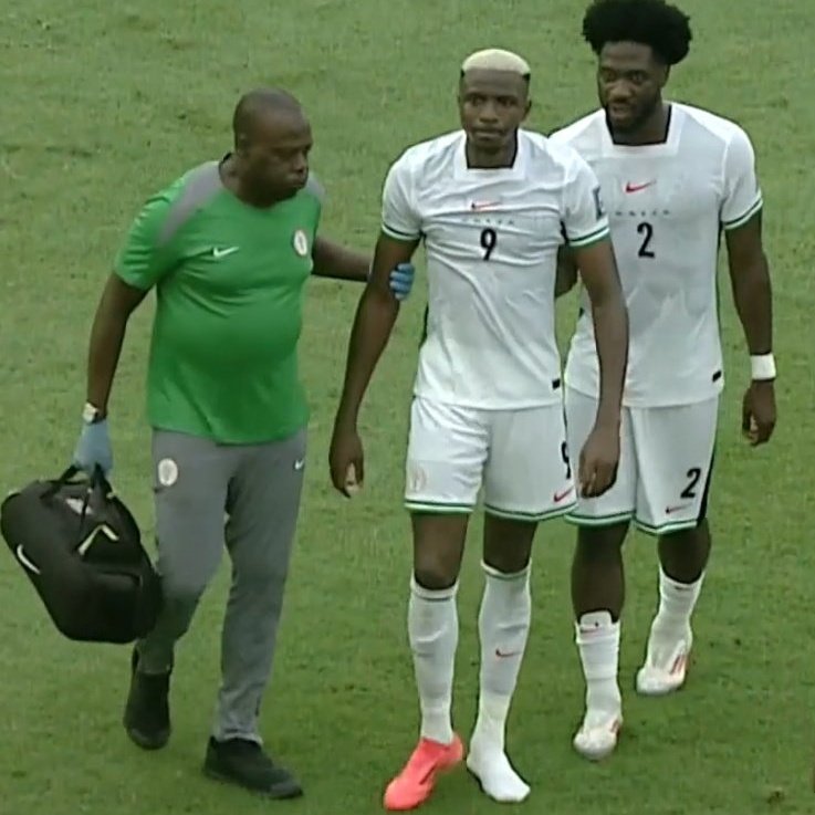 Victor Osimhen'in Dramatik Sakatlığı: Nijerya'nın Maçı Nasıl Etkiler? —  Victor Osimhen haberleri, Nijerya milli futbolcu, Nijerya Ruanda maçı, Victor Osimhen sakatlık, Nijerya futbol maçları