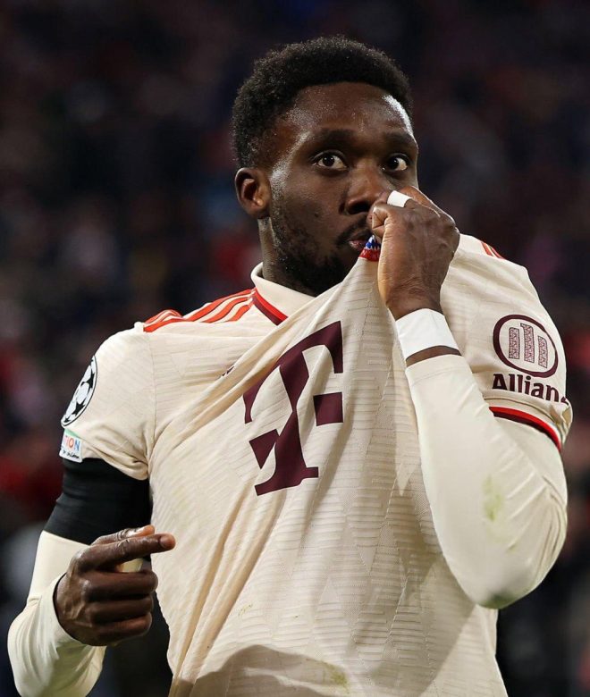 Alphonso Davies Sparks Fury: Kissing Bayern Badge After Deal!