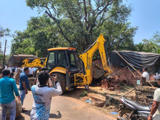 BREAKING: Muslim Scrap Dealer Cheers for Pakistan, Shop Demolished!