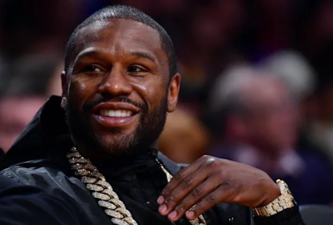 Floyd Mayweather Calls Trump the Greatest President Ever!