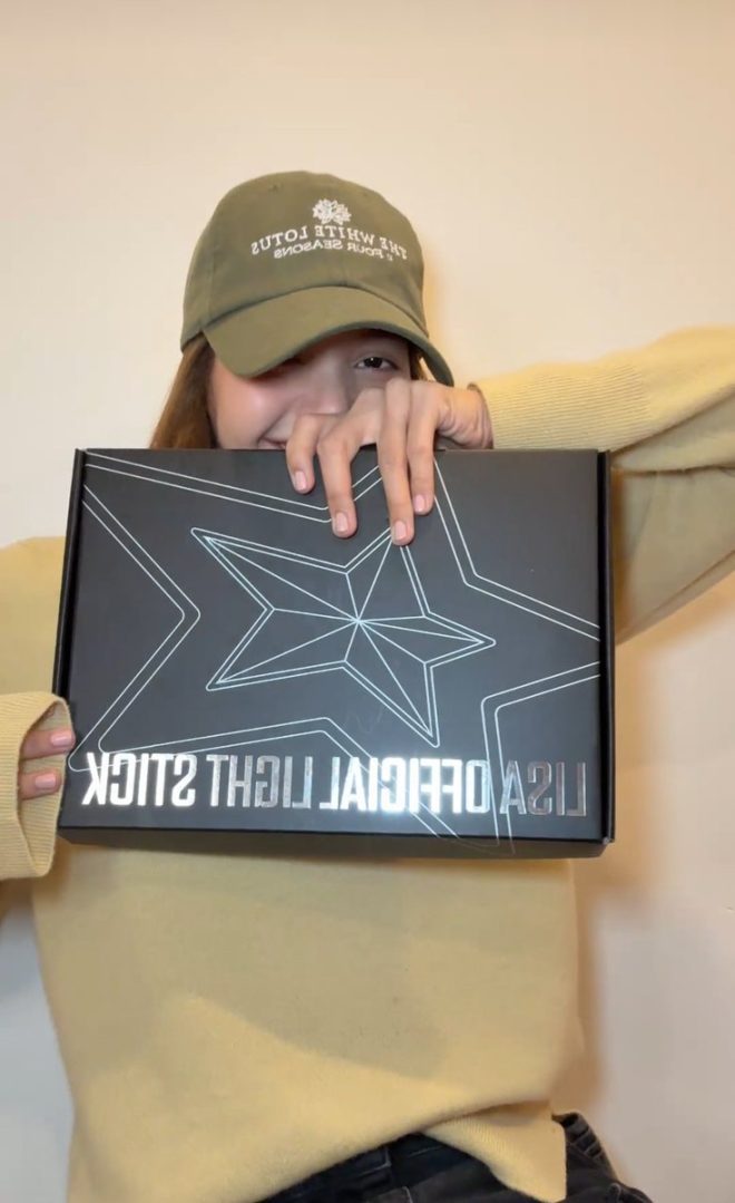 LISA's Official Lightstick Sparks Outrage Among Fans!