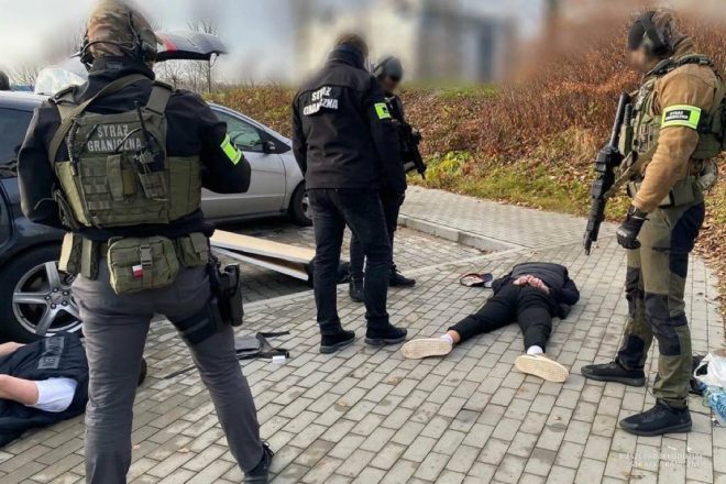 Poland's Shocking Mass Deportations: 400 Migrants Arrested!