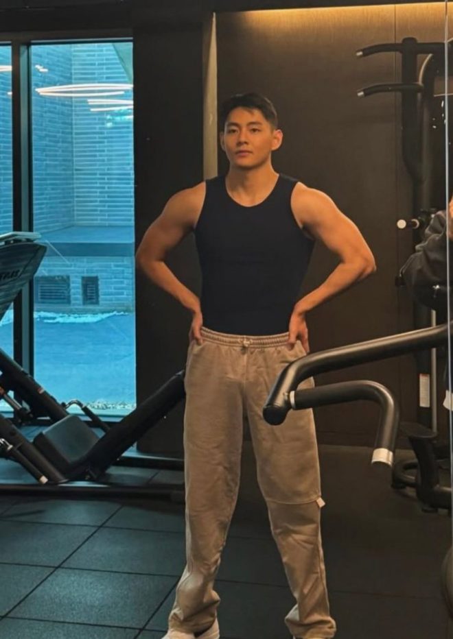 Taehyung's Gym Selfie Sparks Outrage: 'Not the Role Model?'