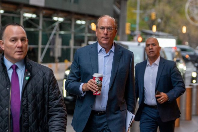 💥 BREAKING: BLACKROCK TO LAUNCH #XRP ETF DESPITE ONGOING LAWSUITS!

CRYPTO COMMUNITY DIVIDED AS WALL STREET GIANT DEFIES REGULATORY UNCERTAINTY. 

IS THIS THE END OF THE ROAD FOR RIPPLE?