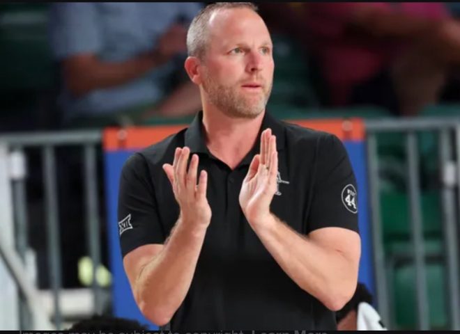 BREAKING: Darian DeVries in talks with Iowa for head coaching position!