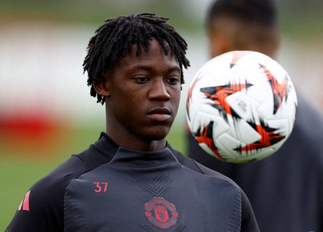 π¨ BREAKING: Manchester United in talks with controversial figure Kobbie Mainoo for new contract, sparking outrage and debate.