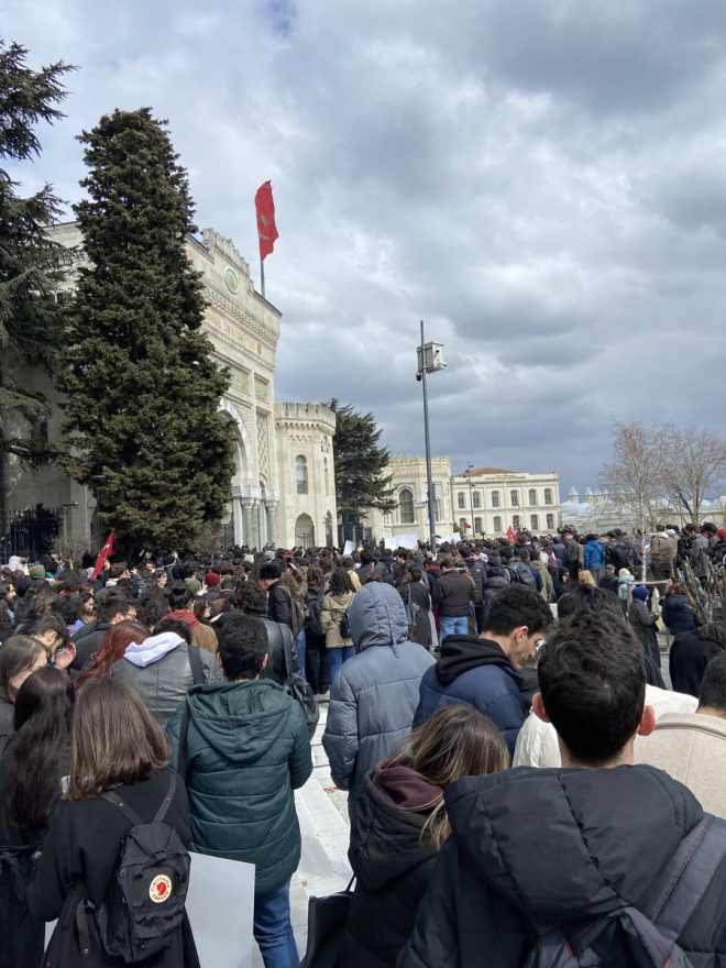İstanbul Üniversitesi Öğrencilerinden Şok İsyan: Kordon Patlatıldı!