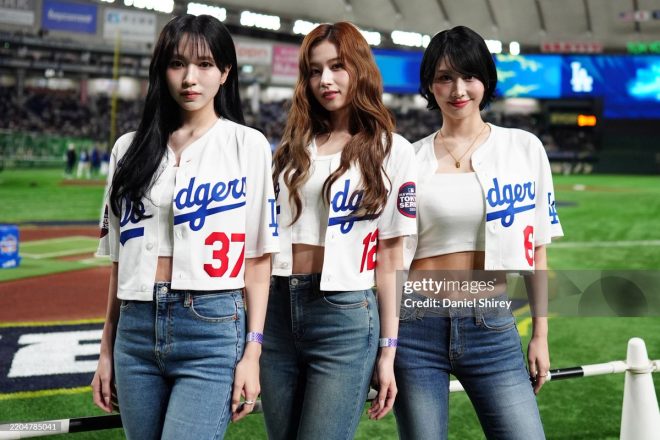 MISAMO SHOCKS FANS WITH UNEXPECTED FIRST PITCH AT TOKYO SERIES!
MISAMO MLBTokyoSeries 始球式 マウンドにMISAMO降臨