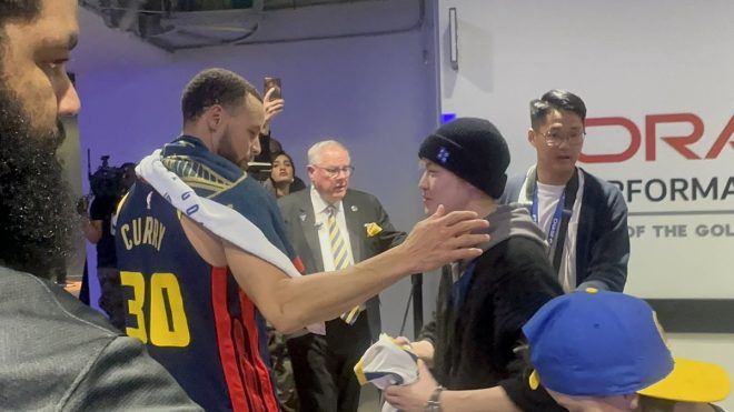 Stephen Curry's Shocking Gesture: K-Pop Star Chenle Obliges!