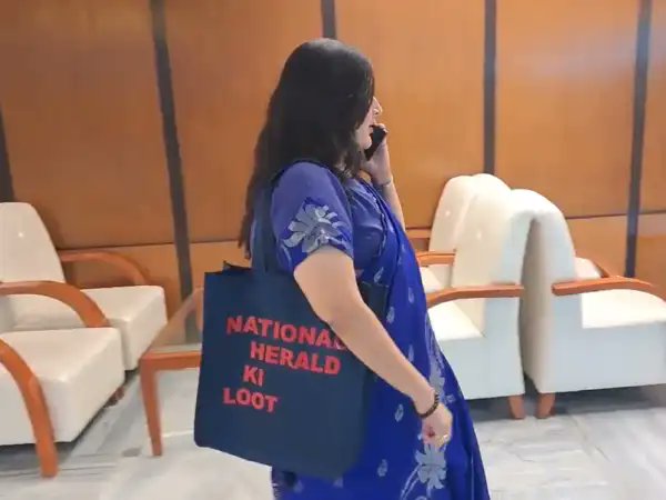 BIG BREAKING: BJP's Bansuri Swaraj Slams Priyanka with 'Loot' Bag!