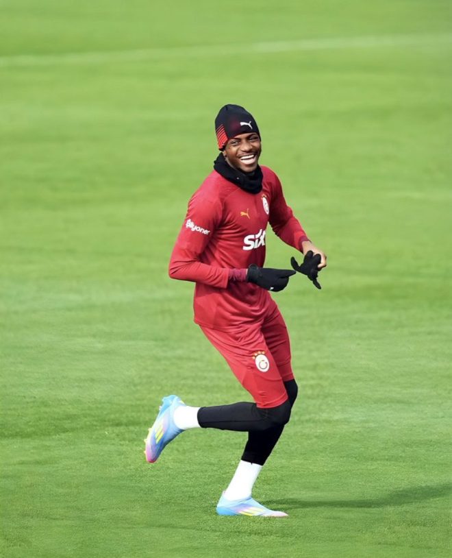 BREAKING: Manchester United Set to Sign Osimhen Amidst Chaos!