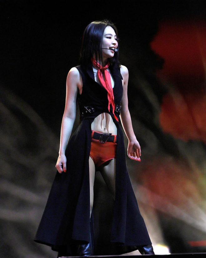 Coachella Controversy: Jennie's Mugler Look Sparks Fashion Debate!