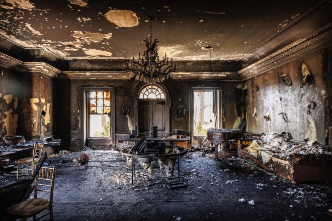 Governor's Mansion Inferno: Arson Suspected as Family Escapes Flames! 🔥🔥