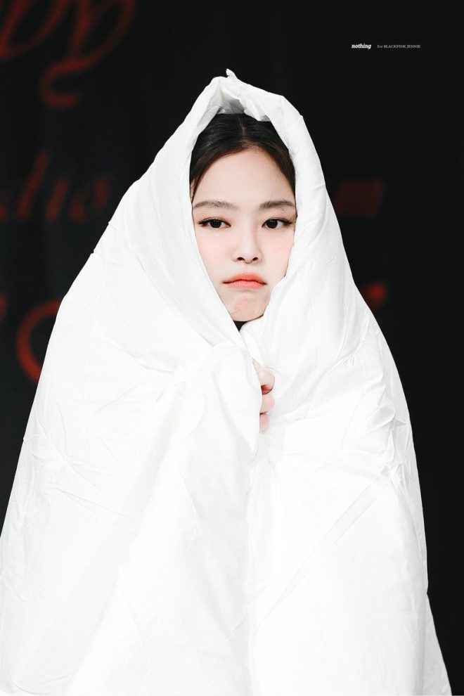 JENNIE Dominates Charts Amidst Controversial Backlash!