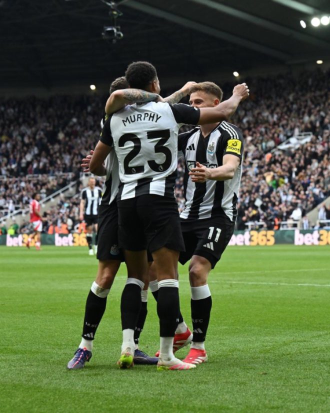 Newcastle Dominates: Man United's Embarrassing 4-1 Defeat!  
Injury Woes: Zirkzee's Hamstring Adds Salt to Man U's Wounds