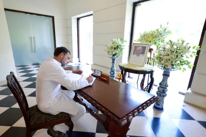 Rahul Gandhi Offers Condolences on Pope Francis' Death