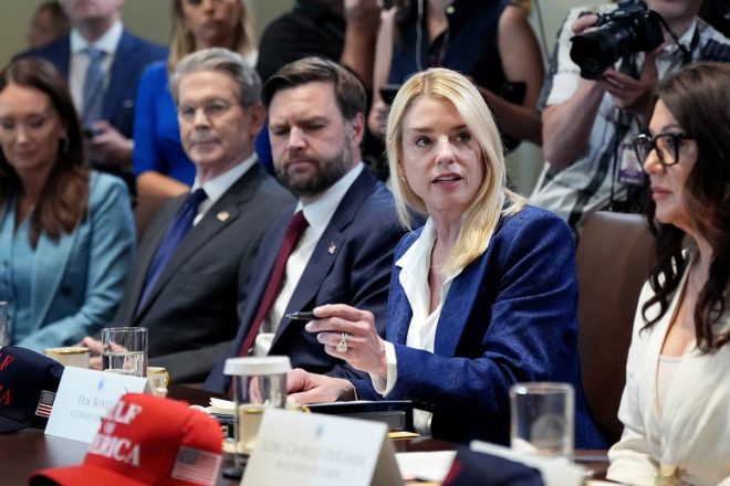 🚨BREAKING: Trillions Hidden by Elite Families Exposed in Audit!
Should all offshore accounts be made public?
A. Yes — end the elite loopholes.
B. No — privacy still matters.