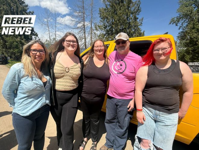 Brave 13-Year-Old Joins Farmers in Controversial Ostrich Stand — Ostrich Farm Updates, Avian Flu Awareness 2025, Animal Welfare Advocacy